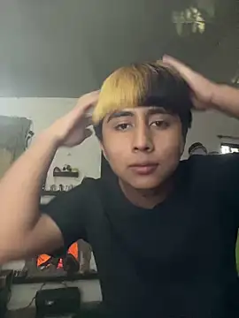 Snapshot of FlpGmz chatting on 10-31-25, 07:48 FlpGmz online show from 10-31-25, 07:48