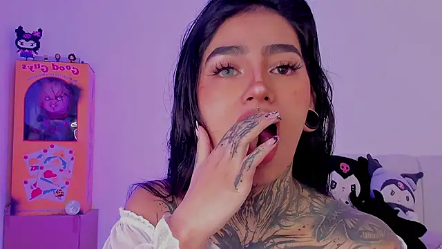 shadowcatt  online show from 11-05-25, 05:24