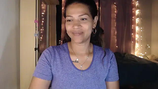 Snapshot of makennaa_ chatting on 09-11-25, 10:04 makennaa  online show from 09-11-25, 10:04