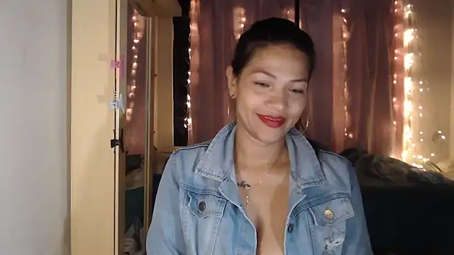 Snapshot of makennaa_ chatting on 09-12-25, 10:04 makennaa  online show from 09-12-25, 10:04