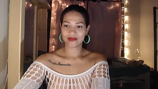Snapshot of makennaa_ chatting on 09-25-25, 09:35 makennaa  online show from 09-25-25, 09:35