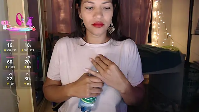 Snapshot of makennaa_ chatting on 10-15-25, 10:15 makennaa  online show from 10-15-25, 10:15