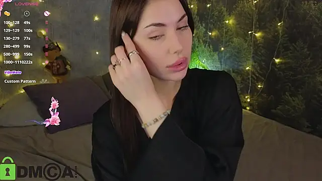 Mary Walker online show from 12-22-25, 01:13