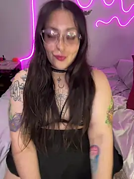 Mizztikaa online show from 12-15-24, 02:19