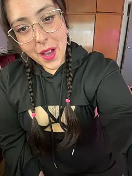 Mizztikaa online show from 10-13-25, 07:03