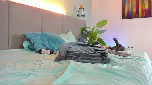 Annie-Wolf online show from 02-28-25, 01:26