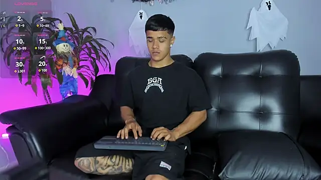 Rob saenz  online show from 10-23-25, 01:54