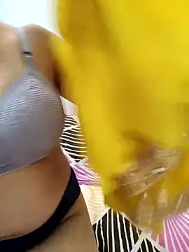 Snapshot of Diya_Chopra chatting on 03-03-25, 04:47 Diya Chopra online show from 03-03-25, 04:47