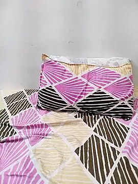 Snapshot of Diya_Chopra chatting on 03-08-25, 10:32 Diya Chopra online show from 03-08-25, 10:32