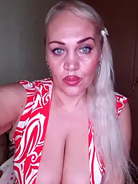 Snapshot of IsabellaBoni chatting on 12-06-24, 07:21 IsabellaBoni online show from 12-06-24, 07:21