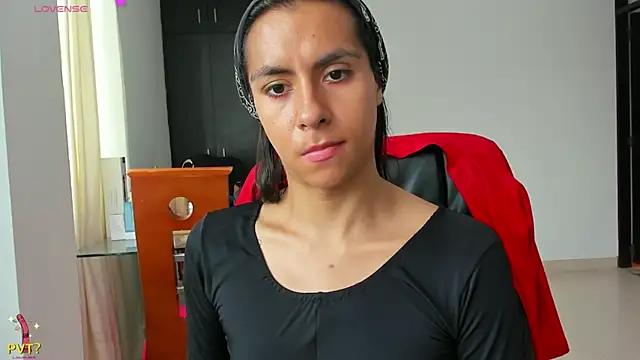 Snapshot of Kamilasalazar chatting on 02-14-25, 02:44 Kamilasalazar online show from 02-14-25, 02:44