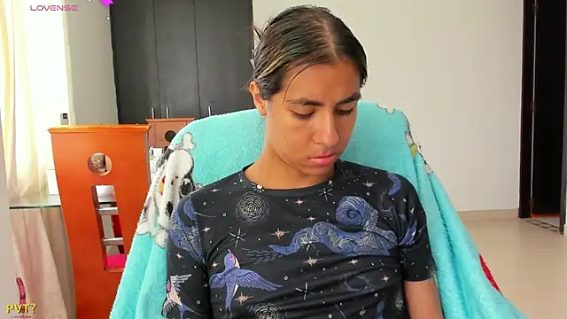 Snapshot of Kamilasalazar chatting on 02-23-25, 02:04 Kamilasalazar online show from 02-23-25, 02:04