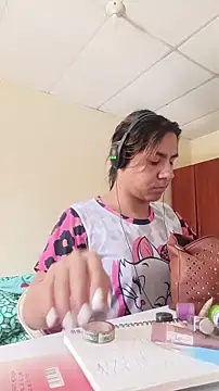 Snapshot of Kamilasalazar chatting on 11-17-25, 02:34 Kamilasalazar online show from 11-17-25, 02:34