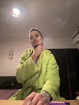 Snapshot of BWC69_69_69 chatting on 12-17-25, 09:32 BWC69 69 69 online show from 12-17-25, 09:32