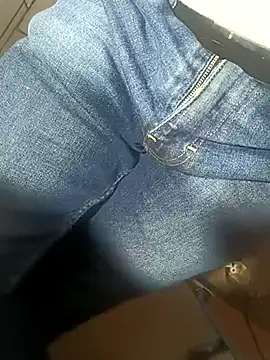 Snapshot of franko1987 chatting on 03-01-25, 05:52 franko1987 online show from 03-01-25, 05:52