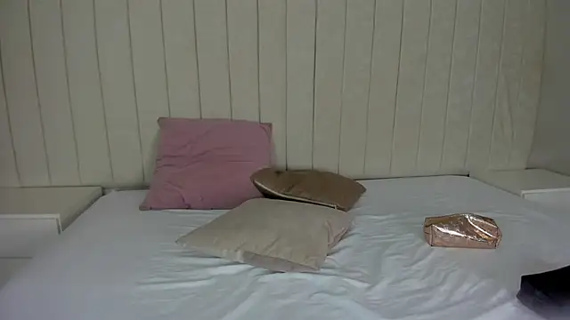 Littleolivia  online show from 02-21-25, 01:11