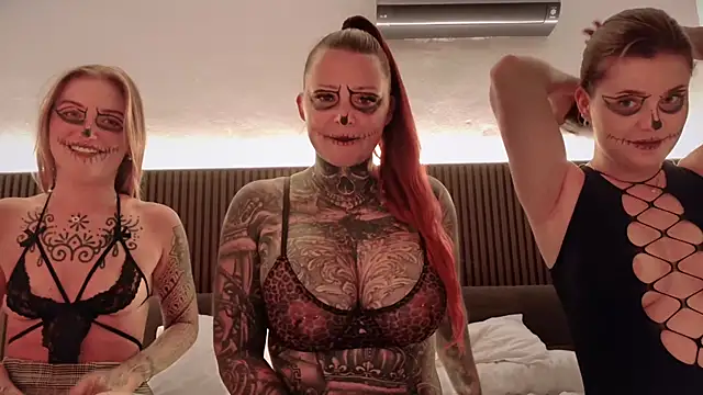 Snapshot of Inked_lorena chatting on 10-31-25, 07:37 Inked lorena online show from 10-31-25, 07:37