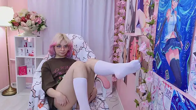 Coconut Mia online show from 10-09-25, 03:10