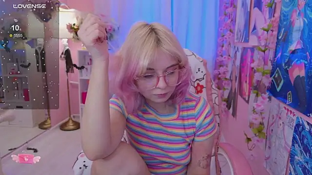 Coconut Mia online show from 10-22-25, 04:18