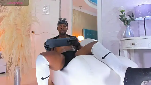 Snapshot of RicoBrown777_ chatting on 09-25-25, 04:27 RicoBrown777 online show from 09-25-25, 04:27