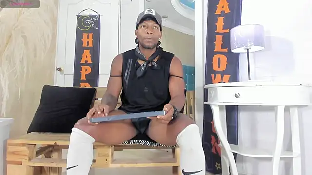 Snapshot of RicoBrown777_ chatting on 10-18-25, 04:37 RicoBrown777 online show from 10-18-25, 04:37