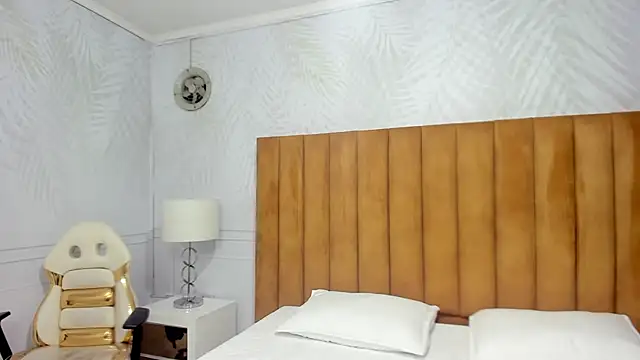 Daphne81  online show from 01-07-25, 06:24