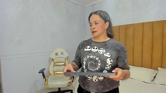 Daphne81  online show from 01-29-25, 02:19