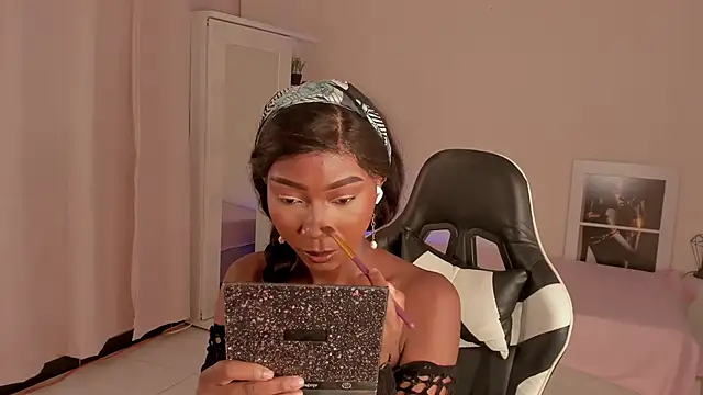 Snapshot of SavannahWildee chatting on 12-10-24, 07:43 SavannahWildee online show from 12-10-24, 07:43