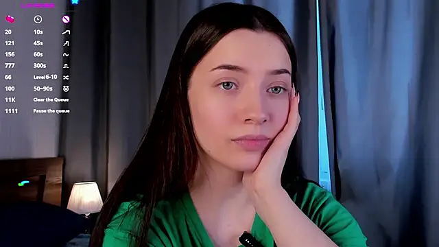 Snapshot of LowOncoming chatting on 12-19-24, 07:18 LowOncoming online show from 12-19-24, 07:18