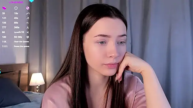 Snapshot of LowOncoming chatting on 12-21-24, 01:04 LowOncoming online show from 12-21-24, 01:04