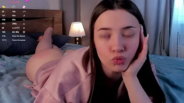 Snapshot of LowOncoming chatting on 12-27-24, 04:15 LowOncoming online show from 12-27-24, 04:15