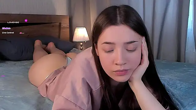 Snapshot of LowOncoming chatting on 01-07-25, 04:08 LowOncoming online show from 01-07-25, 04:08