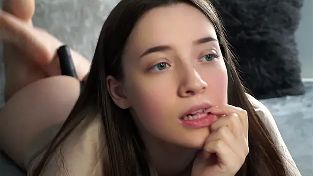 Snapshot of LowOncoming chatting on 02-04-25, 07:51 LowOncoming online show from 02-04-25, 07:51