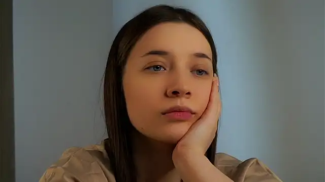 Snapshot of LowOncoming chatting on 02-14-25, 07:38 LowOncoming online show from 02-14-25, 07:38