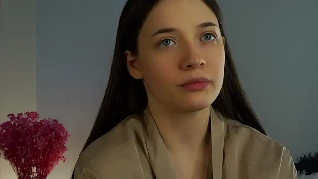 Snapshot of LowOncoming chatting on 02-19-25, 07:28 LowOncoming online show from 02-19-25, 07:28