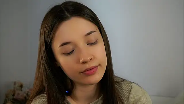 Snapshot of LowOncoming chatting on 03-08-25, 04:23 LowOncoming online show from 03-08-25, 04:23