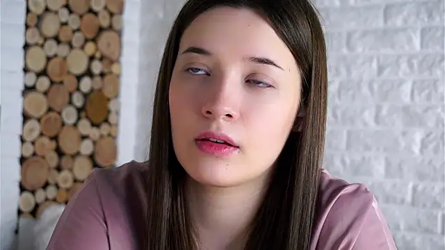 Snapshot of LowOncoming chatting on 09-19-25, 01:40 LowOncoming online show from 09-19-25, 01:40