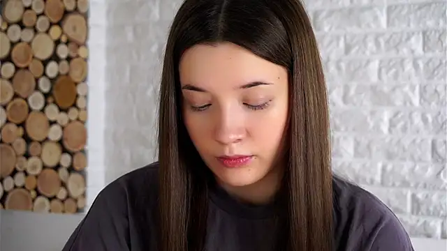 Snapshot of LowOncoming chatting on 09-22-25, 01:51 LowOncoming online show from 09-22-25, 01:51