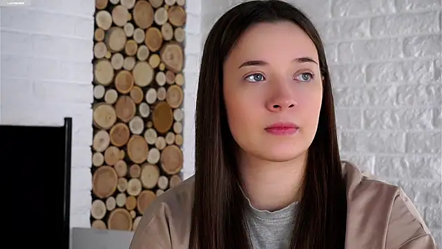 Snapshot of LowOncoming chatting on 10-08-25, 01:47 LowOncoming online show from 10-08-25, 01:47