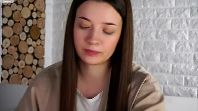 Snapshot of LowOncoming chatting on 10-11-25, 03:28 LowOncoming online show from 10-11-25, 03:28