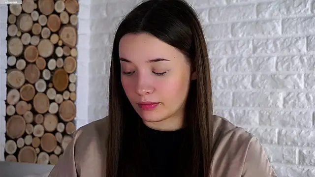 Snapshot of LowOncoming chatting on 10-19-25, 03:18 LowOncoming online show from 10-19-25, 03:18