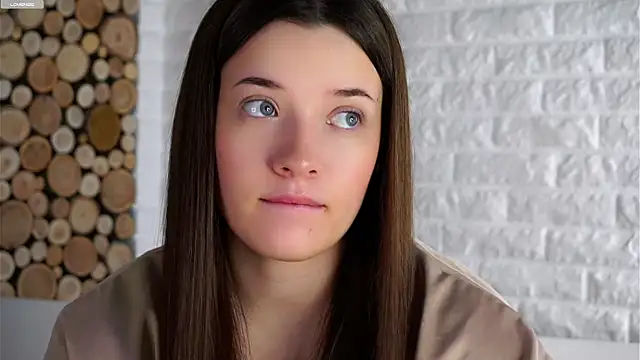 Snapshot of LowOncoming chatting on 10-20-25, 01:39 LowOncoming online show from 10-20-25, 01:39