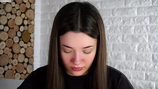 Snapshot of LowOncoming chatting on 10-25-25, 02:08 LowOncoming online show from 10-25-25, 02:08