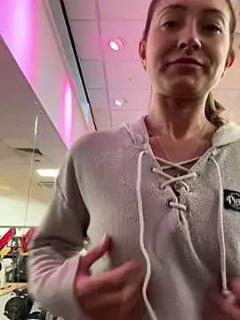 Snapshot of Pollypearson chatting on 01-22-25, 12:49 Pollypearson online show from 01-22-25, 12:49