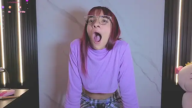 Scarlet Red  online show from 02-13-26, 12:34