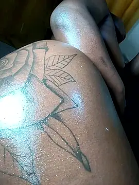 Snapshot of Hugemassivebootie chatting on 11-08-25, 08:47 Hugemassivebootie online show from 11-08-25, 08:47