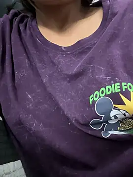 LeisyXO online show from 01-22-25, 12:06