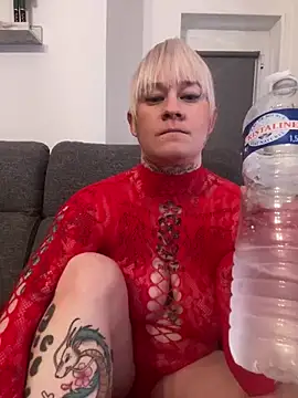 poussichienne online show from 12-15-24, 01:32