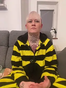 poussichienne online show from 12-15-24, 08:15