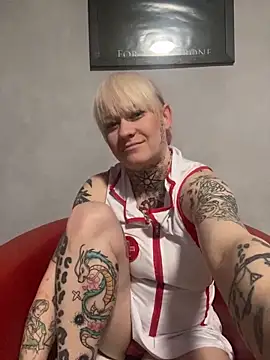 poussichienne online show from 02-14-25, 01:29